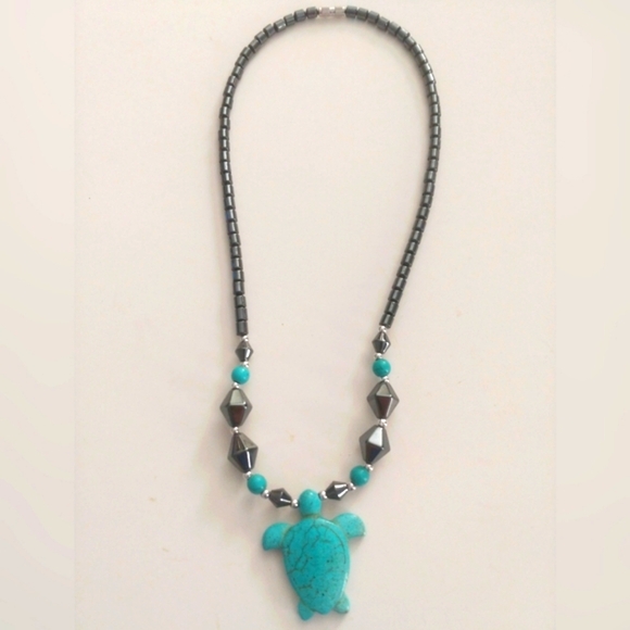 Jewelry - Turquoise Turtle & Hematite Pendant Necklace